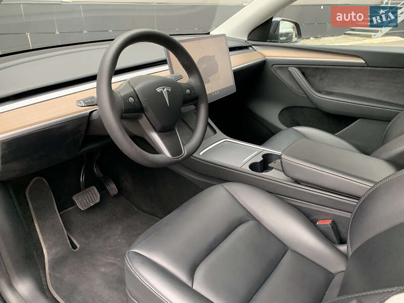 Внедорожник / Кроссовер Tesla Model Y 2024 в Киеве