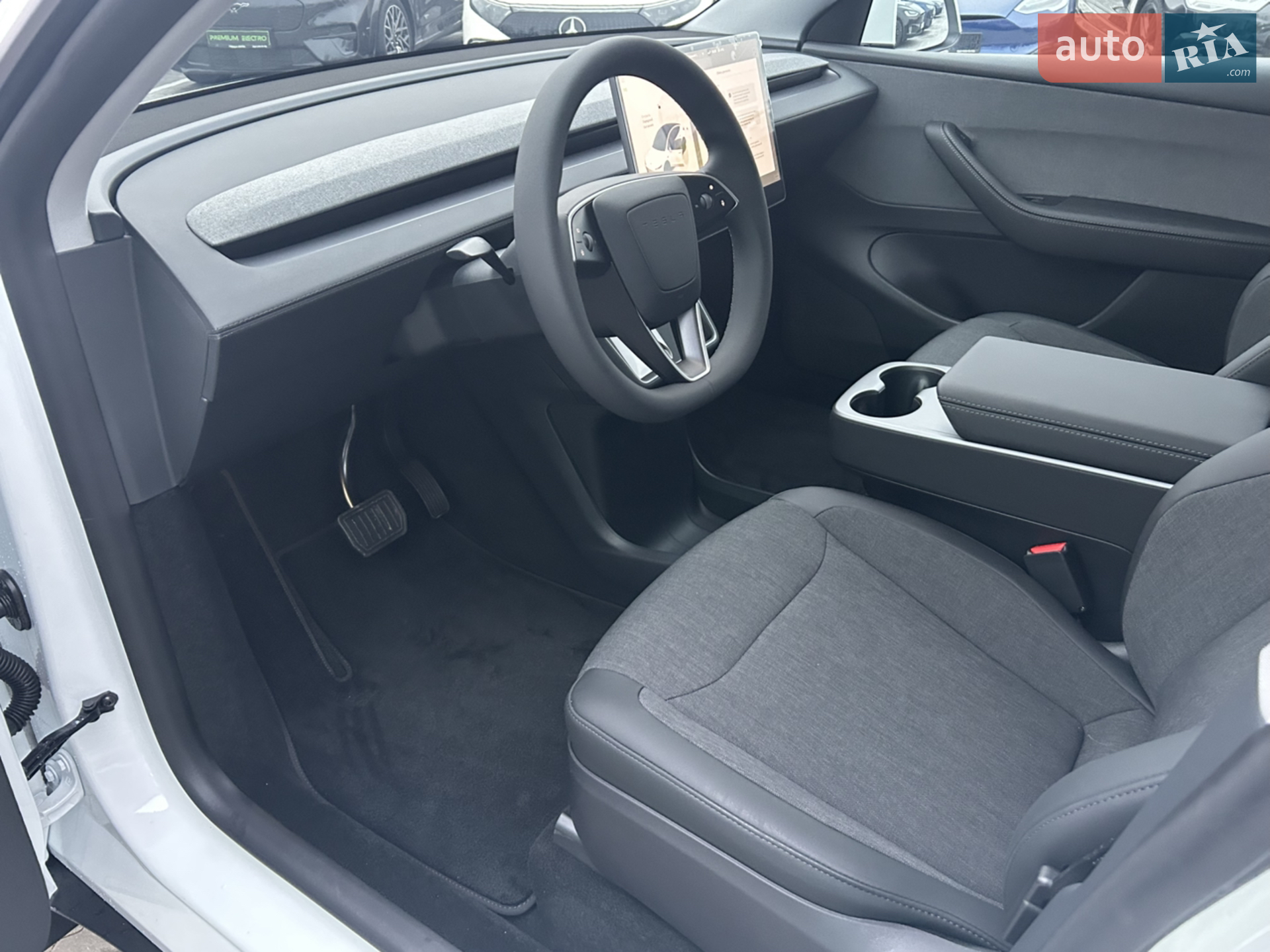 2025 Tesla Model Y - мініатюра 8