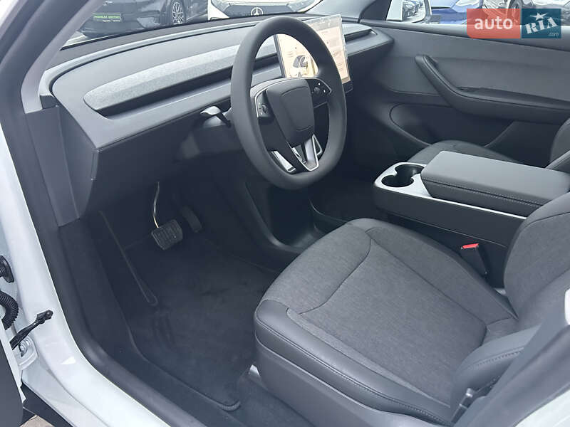 Внедорожник / Кроссовер Tesla Model Y 2025 в Киеве