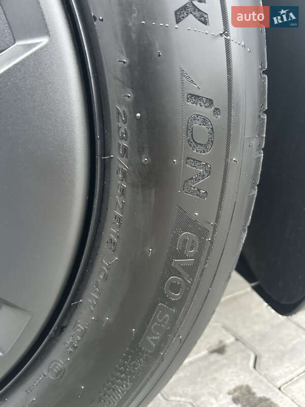 Внедорожник / Кроссовер Tesla Model Y 2025 в Киеве