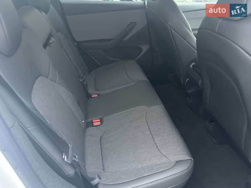 Внедорожник / Кроссовер Tesla Model Y 2025 в Киеве