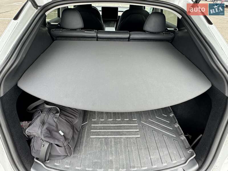 Внедорожник / Кроссовер Tesla Model Y 2022 в Киеве