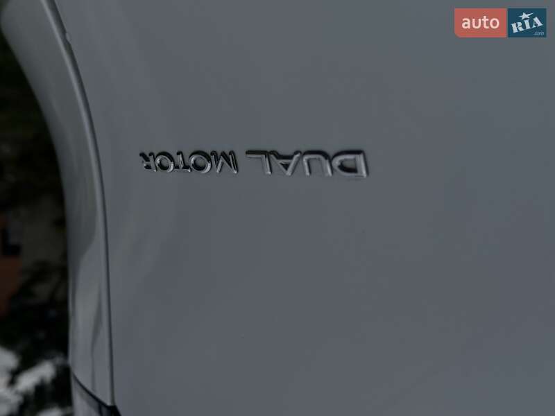 Внедорожник / Кроссовер Tesla Model Y 2023 в Львове