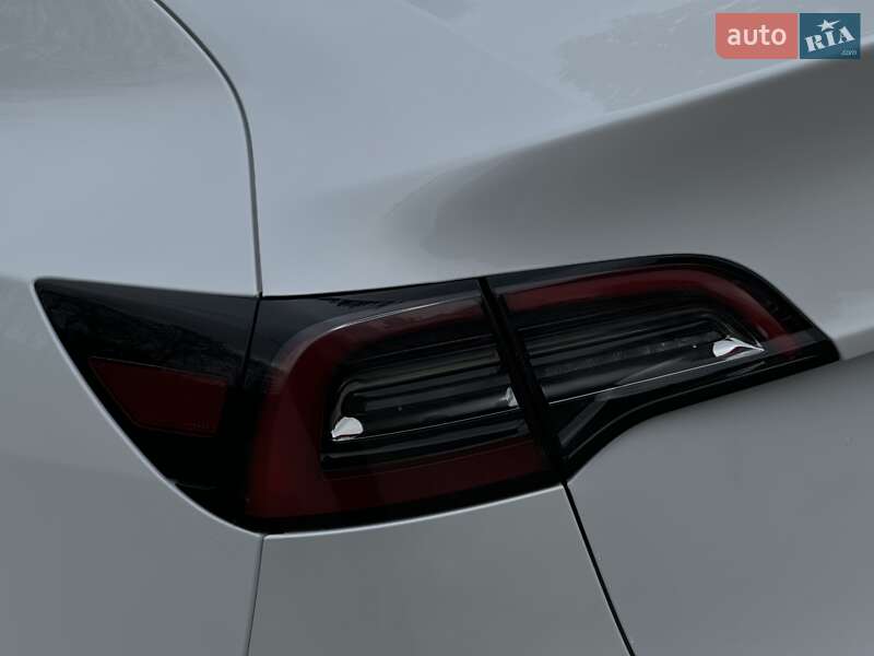 Внедорожник / Кроссовер Tesla Model Y 2023 в Львове