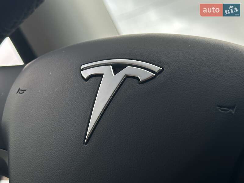 Внедорожник / Кроссовер Tesla Model Y 2023 в Львове