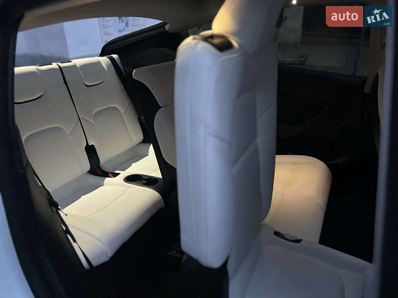 Внедорожник / Кроссовер Tesla Model Y 2024 в Львове