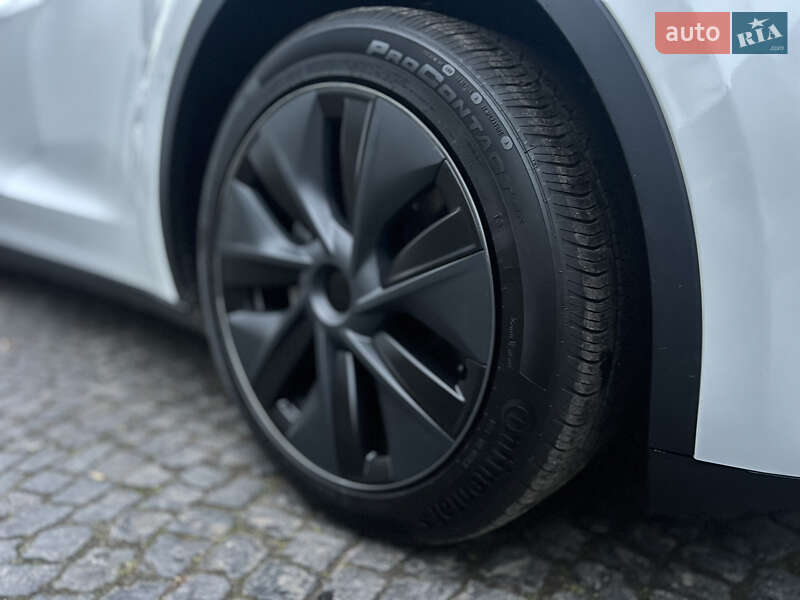 Внедорожник / Кроссовер Tesla Model Y 2024 в Львове