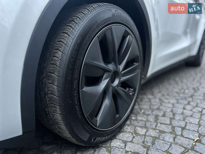 Внедорожник / Кроссовер Tesla Model Y 2024 в Львове