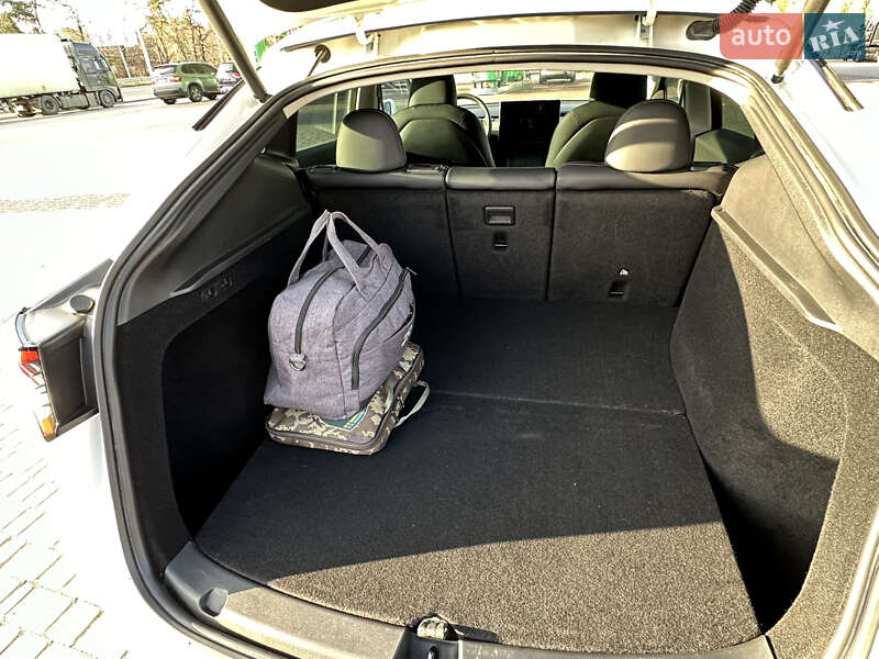 Внедорожник / Кроссовер Tesla Model Y 2022 в Киеве