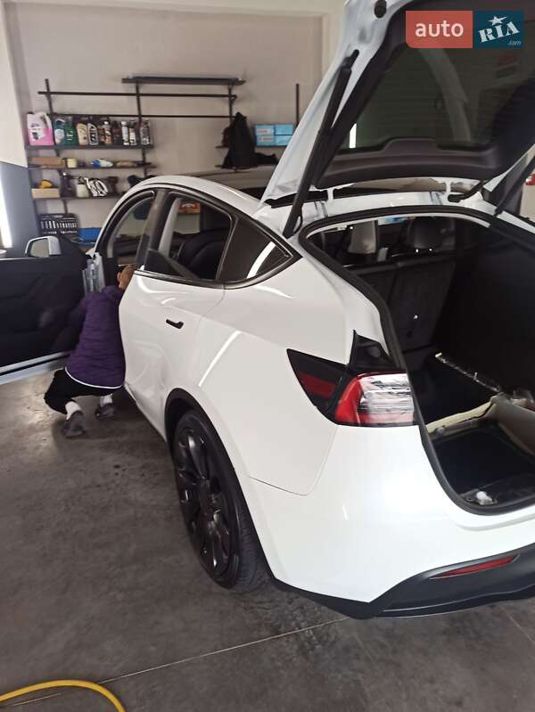 Позашляховик / Кросовер Tesla Model Y 2022 в Івано-Франківську
