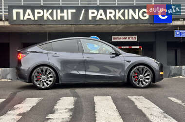 Внедорожник / Кроссовер Tesla Model Y 2024 в Киеве