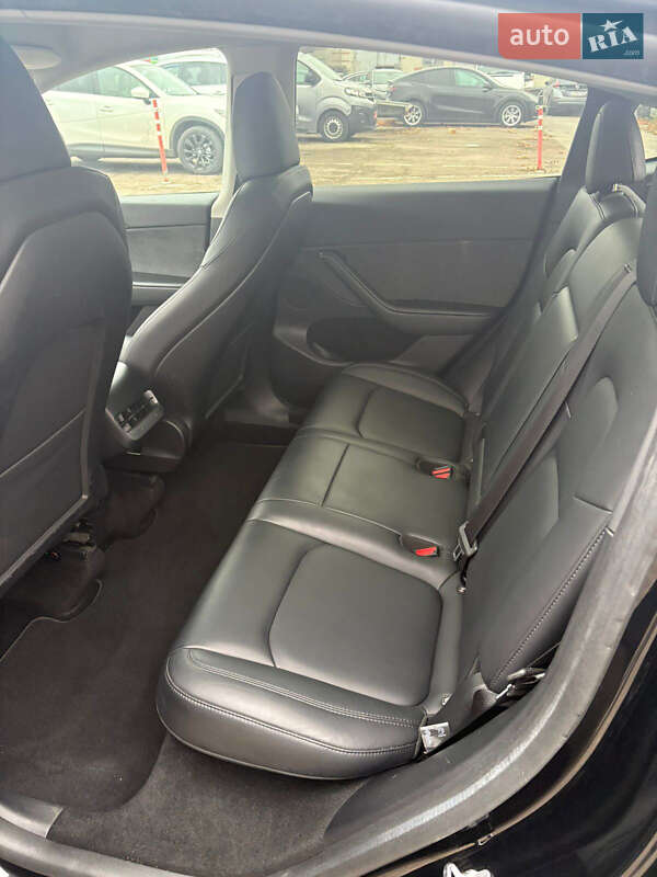 Внедорожник / Кроссовер Tesla Model Y 2023 в Ровно