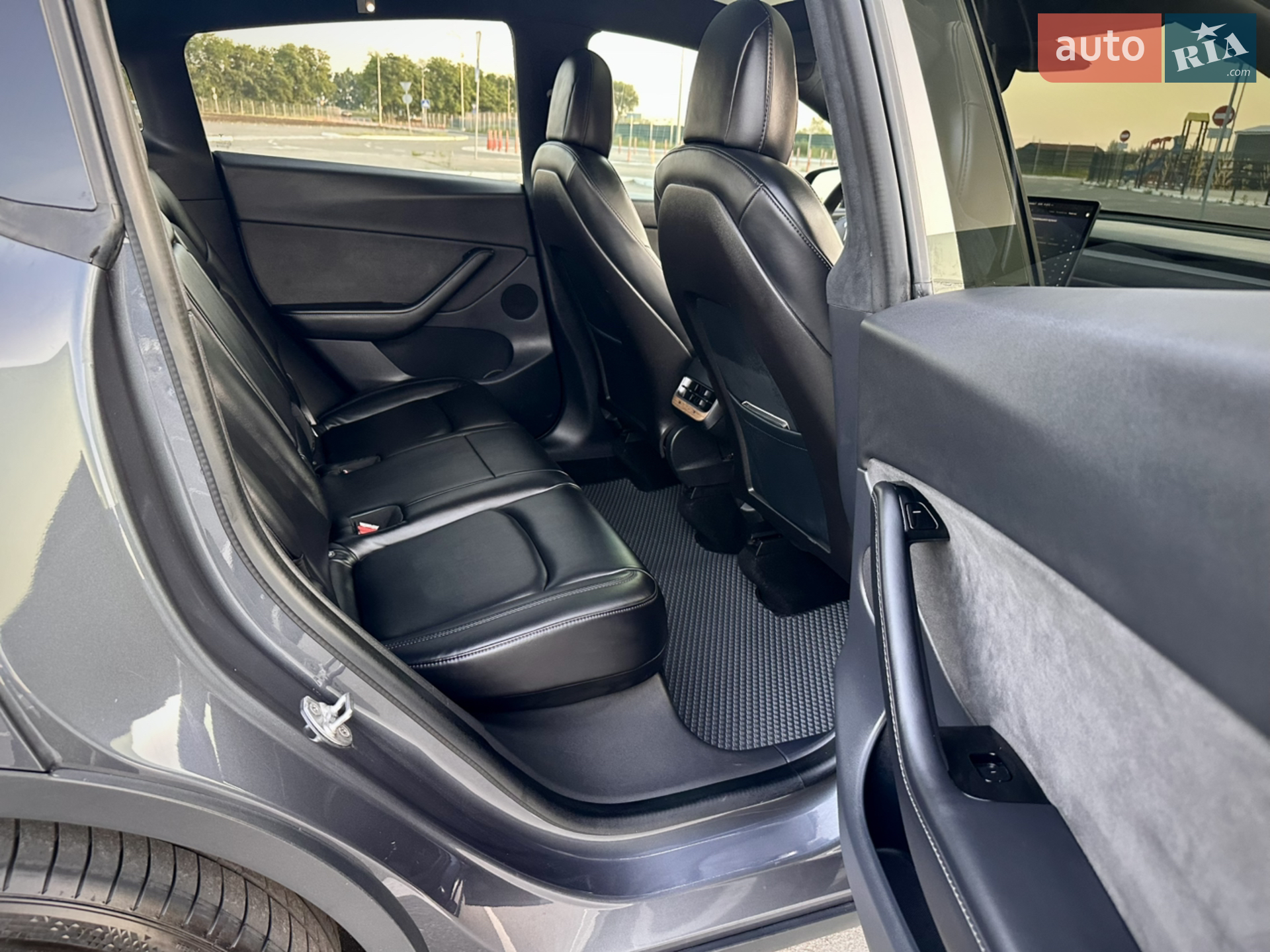 2020 Tesla Model Y - мініатюра 27