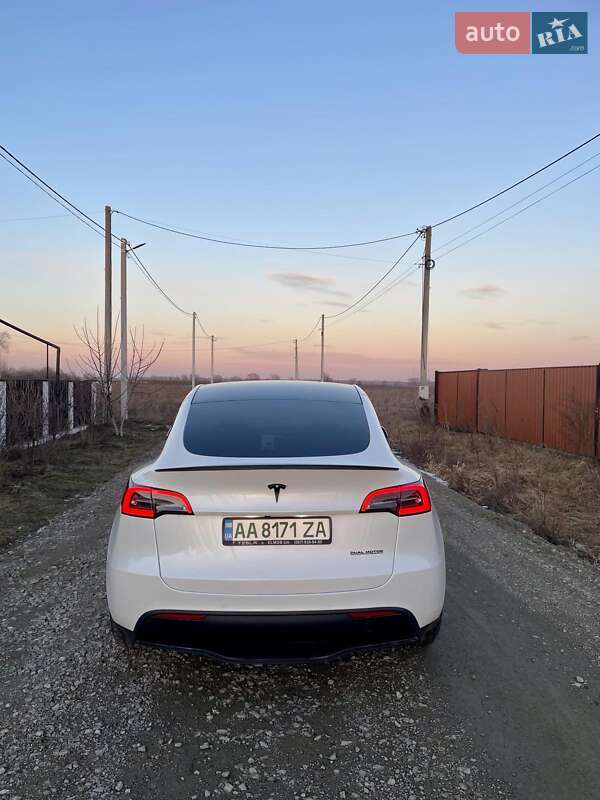 Внедорожник / Кроссовер Tesla Model Y 2021 в Киеве