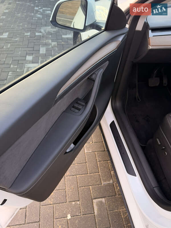 Внедорожник / Кроссовер Tesla Model Y 2022 в Луцке