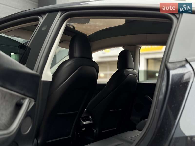 Внедорожник / Кроссовер Tesla Model Y 2024 в Киеве