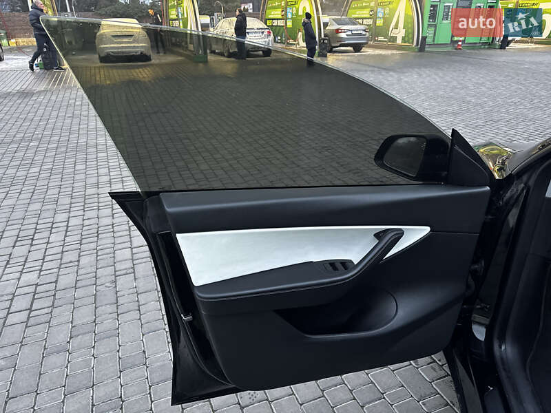 Внедорожник / Кроссовер Tesla Model Y 2022 в Киеве