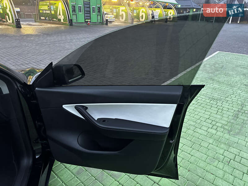 Внедорожник / Кроссовер Tesla Model Y 2022 в Киеве