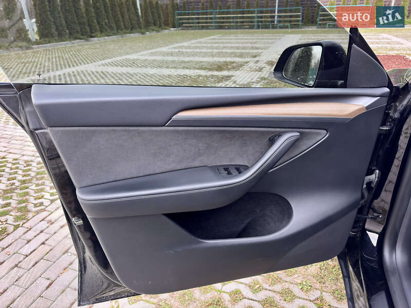 Внедорожник / Кроссовер Tesla Model Y 2023 в Харькове