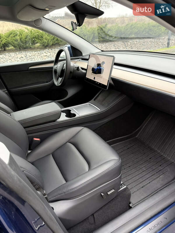 Внедорожник / Кроссовер Tesla Model Y 2024 в Киеве