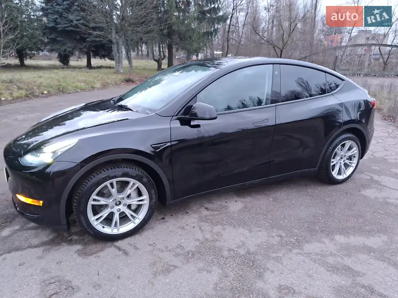 Tesla Model Y 2023
