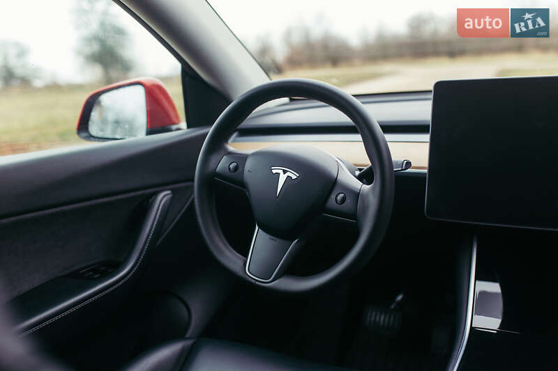 Позашляховик / Кросовер Tesla Model Y 2020 в Умані