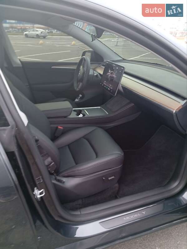 Внедорожник / Кроссовер Tesla Model Y 2025 в Киеве фото 32 Внедорожник / Кроссовер Tesla Model Y 2025 в Киеве