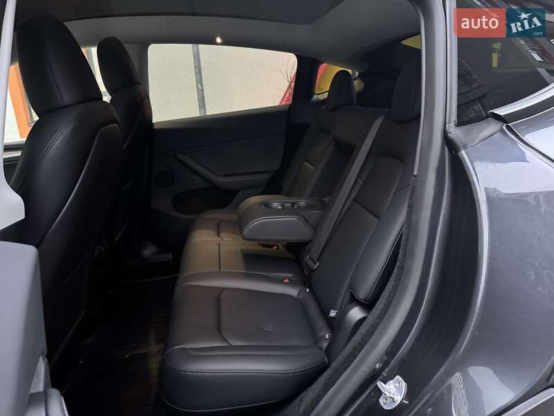 Внедорожник / Кроссовер Tesla Model Y 2024 в Киеве