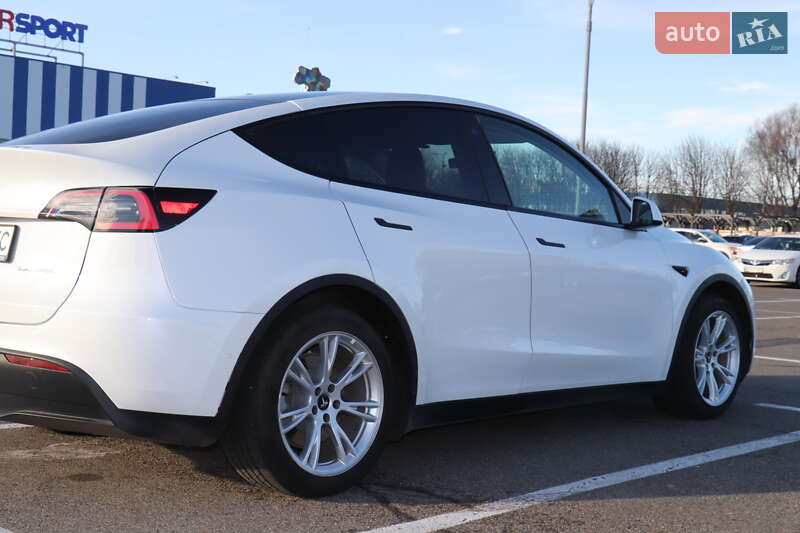 Внедорожник / Кроссовер Tesla Model Y 2020 в Киеве