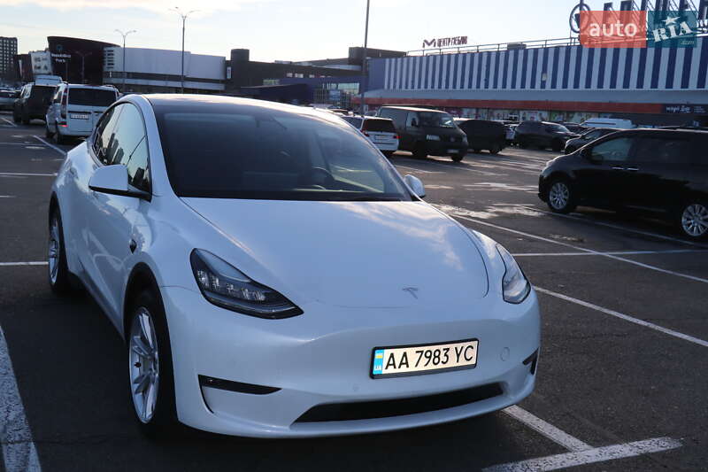 Внедорожник / Кроссовер Tesla Model Y 2020 в Киеве