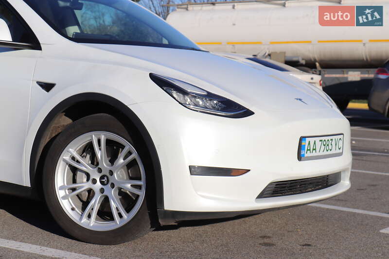 Внедорожник / Кроссовер Tesla Model Y 2020 в Киеве