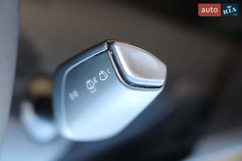 Внедорожник / Кроссовер Tesla Model Y 2020 в Киеве