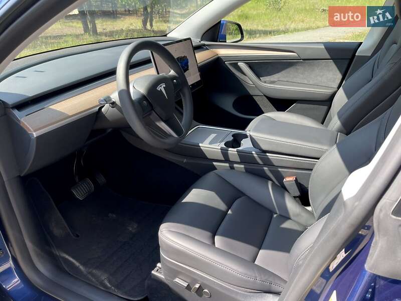 Внедорожник / Кроссовер Tesla Model Y 2024 в Киеве