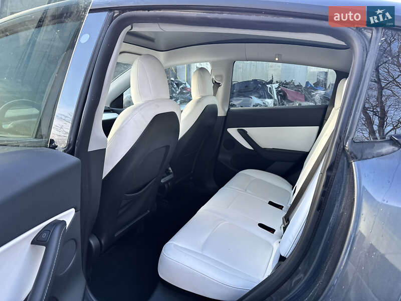 Внедорожник / Кроссовер Tesla Model Y 2022 в Ровно