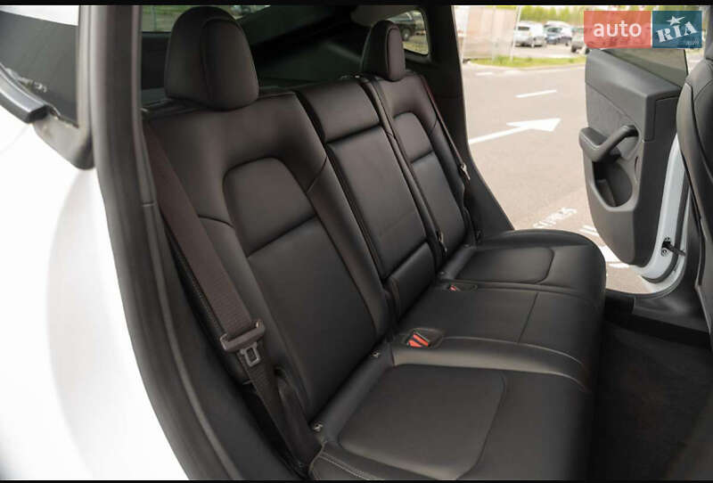 Внедорожник / Кроссовер Tesla Model Y 2024 в Ровно