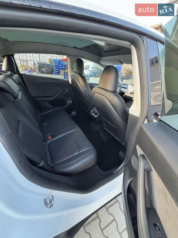 Внедорожник / Кроссовер Tesla Model Y 2023 в Тернополе