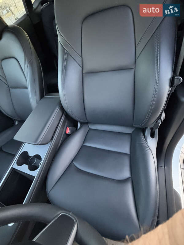 Внедорожник / Кроссовер Tesla Model Y 2023 в Тернополе