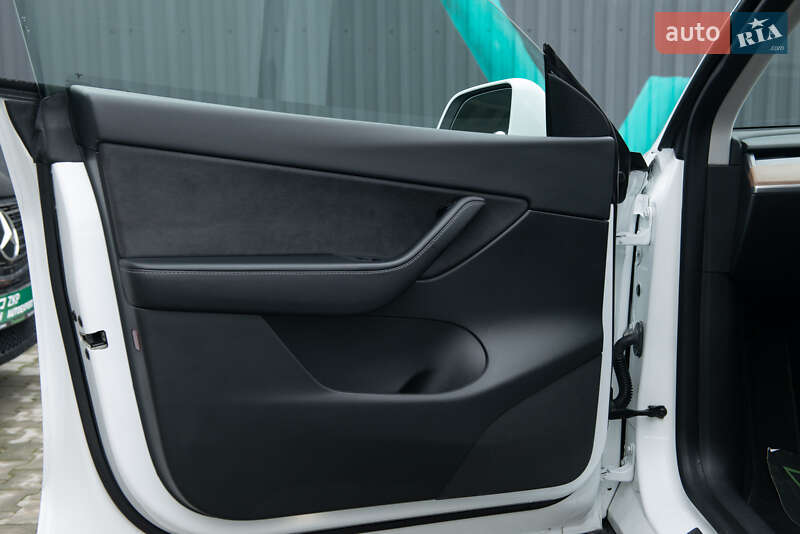 Внедорожник / Кроссовер Tesla Model Y 2021 в Мукачево