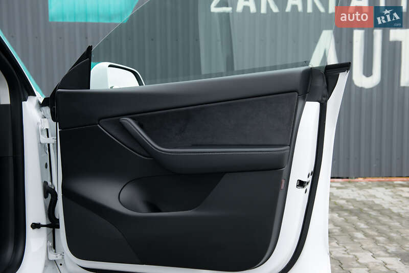 Внедорожник / Кроссовер Tesla Model Y 2021 в Мукачево