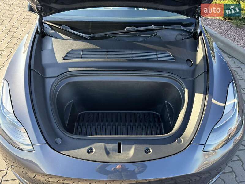 Внедорожник / Кроссовер Tesla Model Y 2021 в Ровно