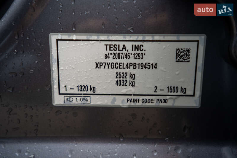 Внедорожник / Кроссовер Tesla Model Y 2023 в Киеве
