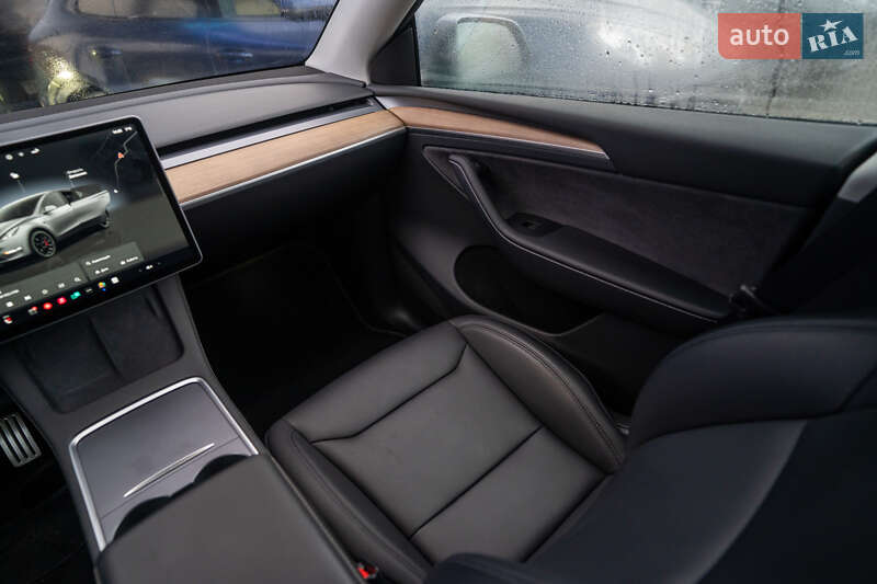 Внедорожник / Кроссовер Tesla Model Y 2023 в Киеве