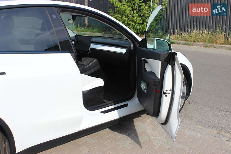 Внедорожник / Кроссовер Tesla Model Y 2021 в Киеве