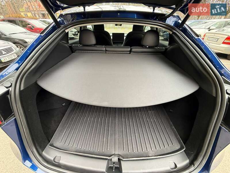 Внедорожник / Кроссовер Tesla Model Y 2024 в Киеве