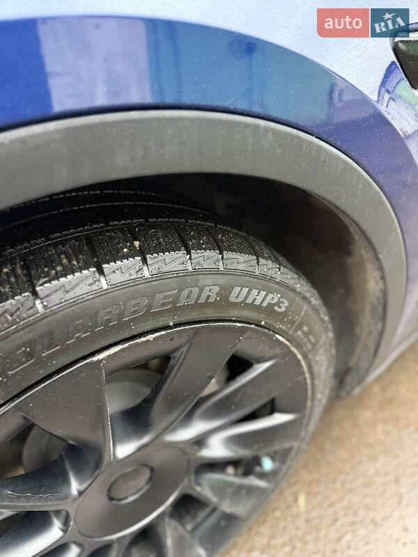 Внедорожник / Кроссовер Tesla Model Y 2020 в Львове