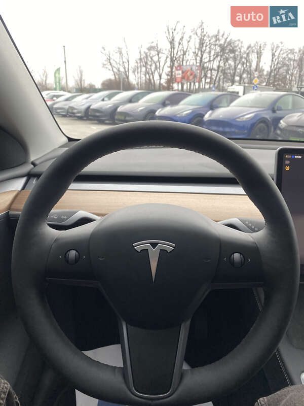 Позашляховик / Кросовер Tesla Model Y 2024 в Києві