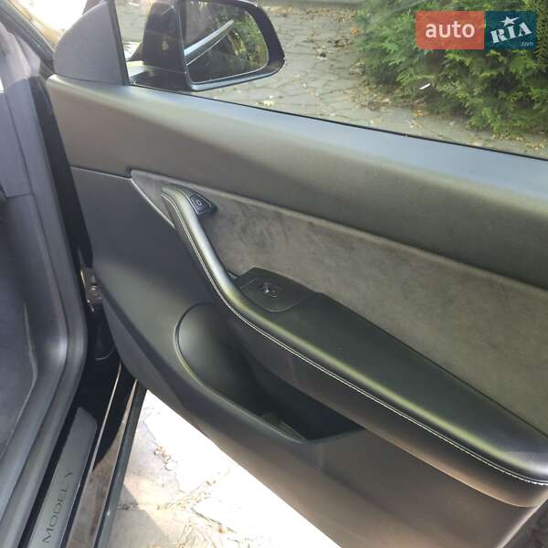 Внедорожник / Кроссовер Tesla Model Y 2022 в Луцке