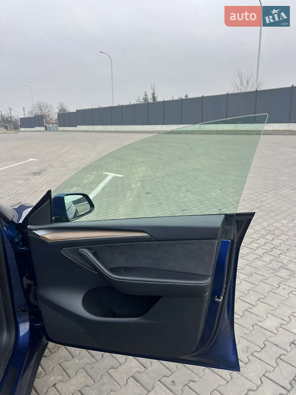 Внедорожник / Кроссовер Tesla Model Y 2023 в Луцке