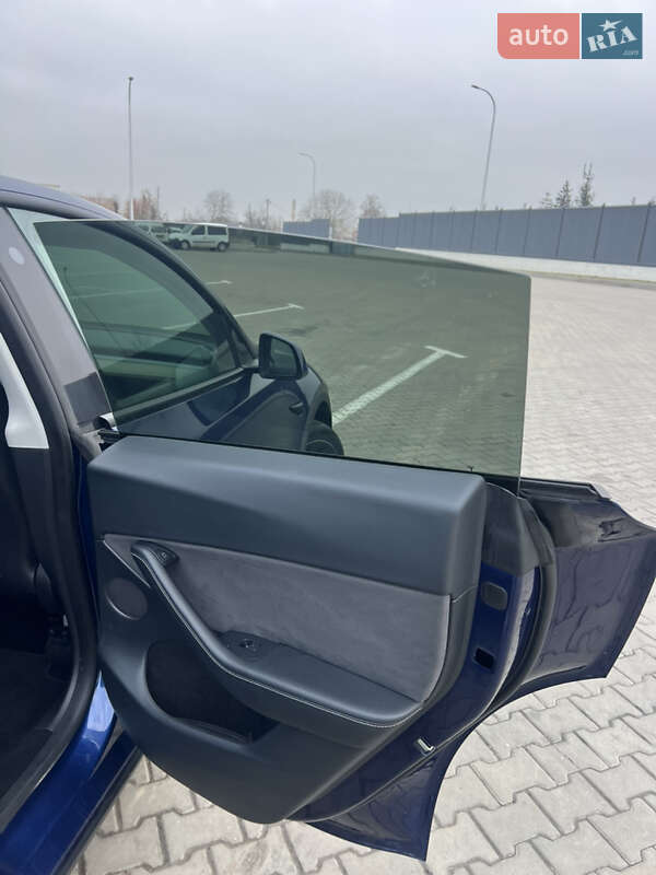 Внедорожник / Кроссовер Tesla Model Y 2023 в Луцке