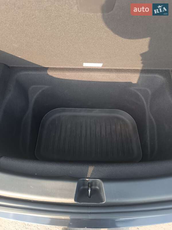 Внедорожник / Кроссовер Tesla Model Y 2024 в Коростене